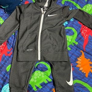 Boys Nike jogging suit
